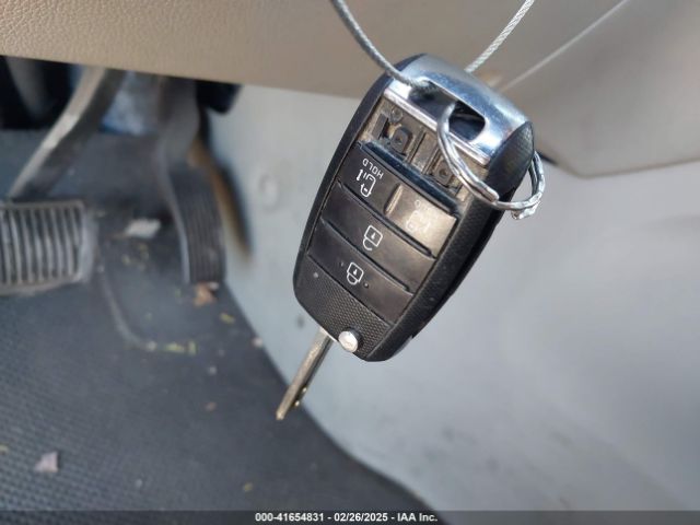 KNDMB5C19G6086543 KIA SEDONA LX