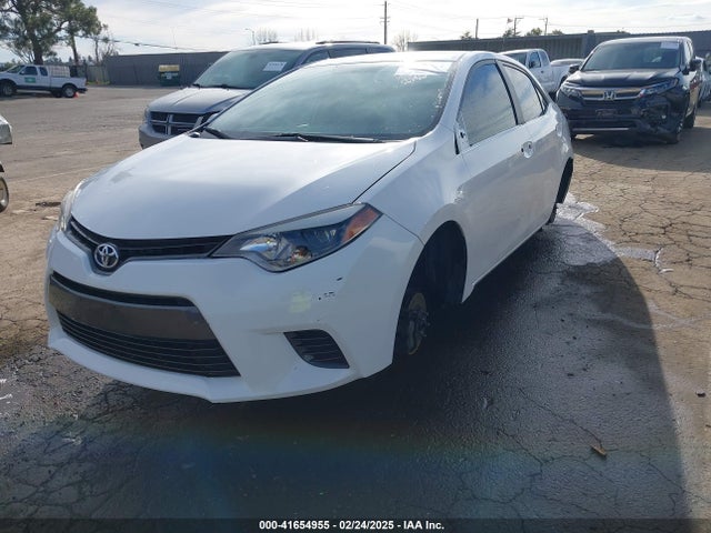 Toyota COROLLA LE 2015 5YFBURHE5FP287285 Image 2