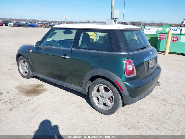 2010 MINI COOPER WMWMF3C59ATZ23728 Photo 2