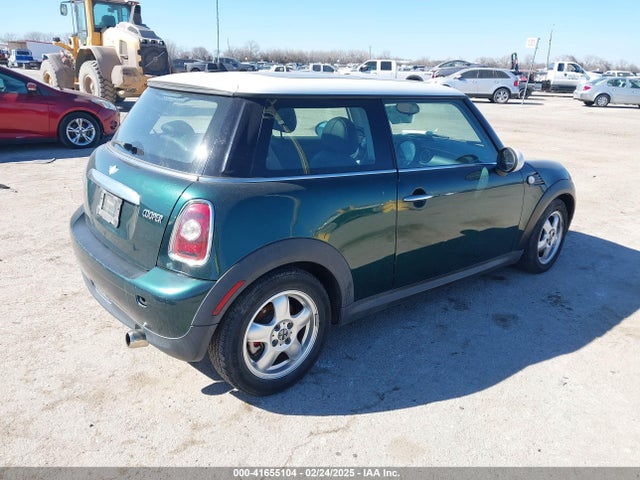 2010 MINI COOPER WMWMF3C59ATZ23728 Photo 3