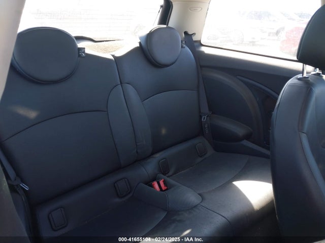 2010 MINI COOPER WMWMF3C59ATZ23728 Photo 7