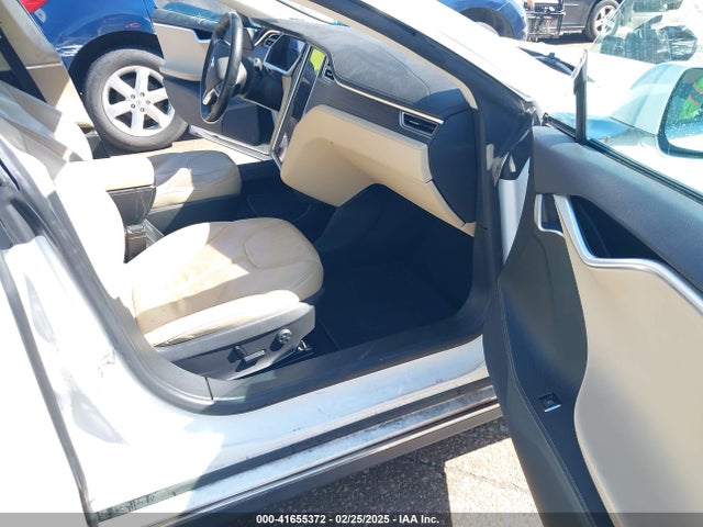 2013 TESLA MODEL S 5YJSA1CN2DFP28624 Photo 4