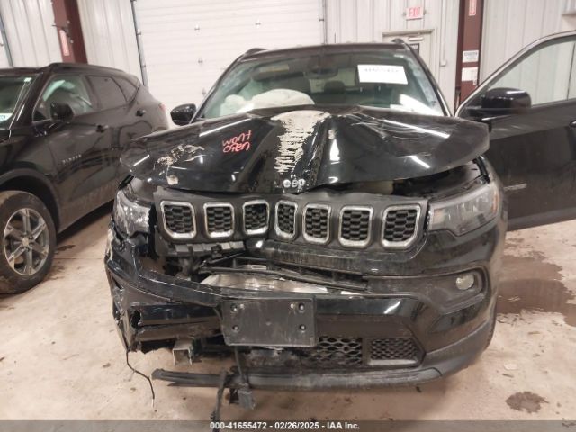 3C4NJDBNXRT104014 Jeep Compass Latitude 4x4