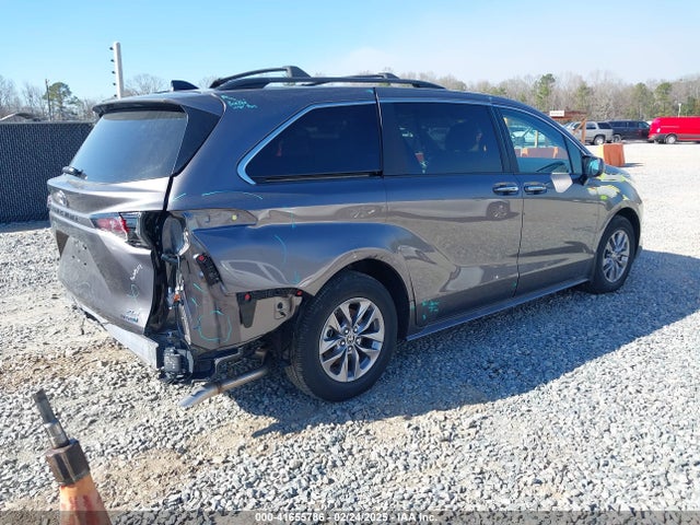 5TDJRKEC8RS219789 Toyota SIENNA XLE