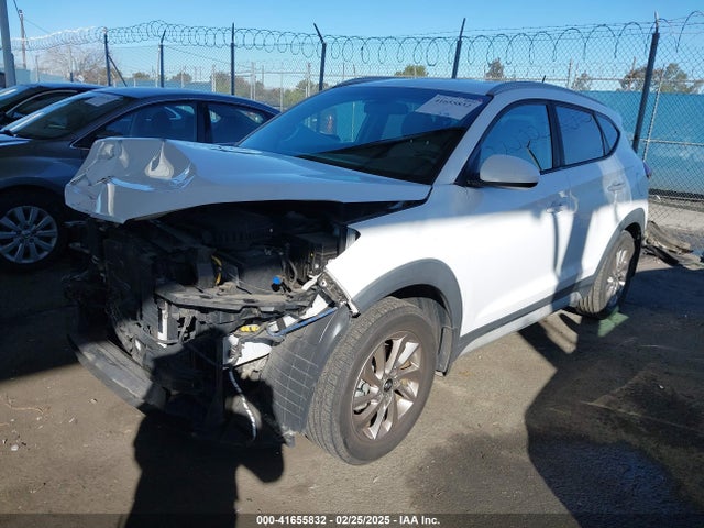 KM8J33A43HU464978 Hyundai TUCSON SE