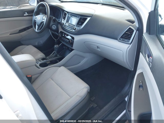 KM8J33A43HU464978 Hyundai TUCSON SE