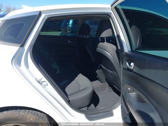 KIA Optima Lx 2016 KNAGT4L35G5101838 Image 8