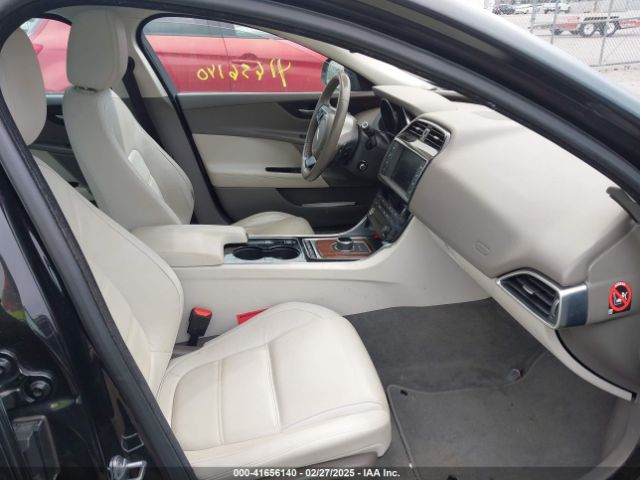 SAJAE4BG5HA963099 Jaguar Xe 25t Prestige