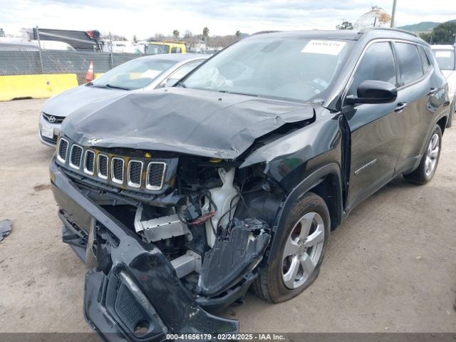 3C4NJDBB0JT484409 Jeep Compass Latitude 4x4