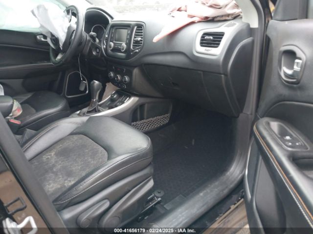 3C4NJDBB0JT484409 Jeep Compass Latitude 4x4