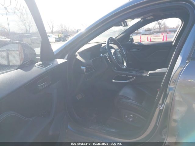 2019 JAGUAR F-PACE SADCM2FV4KA368425 Photo 4