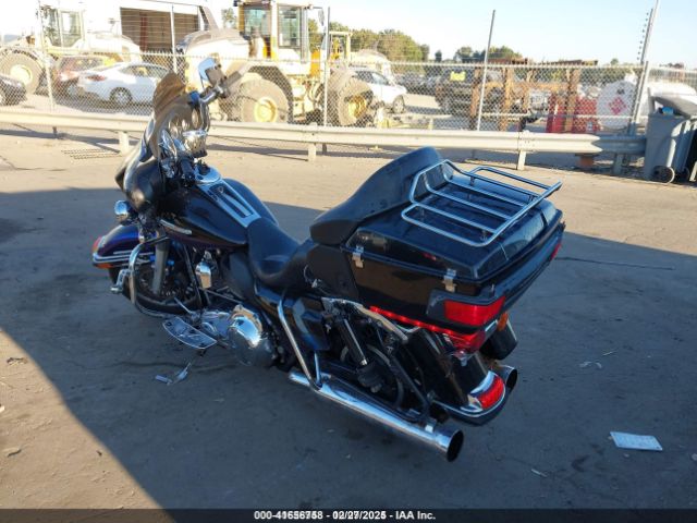 2010 HARLEY-DAVIDSON FLHTK 1HD1KEM1XAB672232 Photo 2