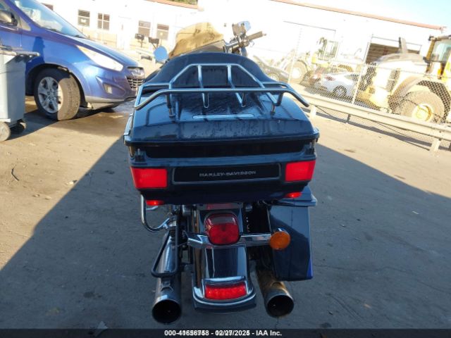 2010 HARLEY-DAVIDSON FLHTK 1HD1KEM1XAB672232 Photo 5