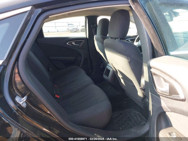 1C3CCCFB7GN186068 Chrysler 200 Touring