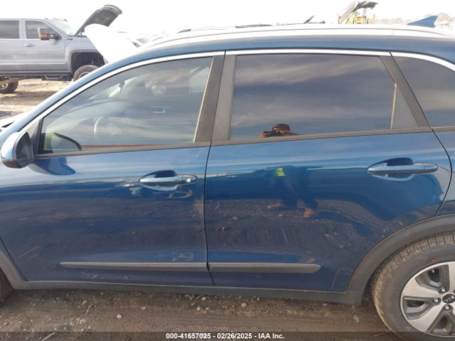 KNDCB3LC6J5114183 KIA NIRO LX