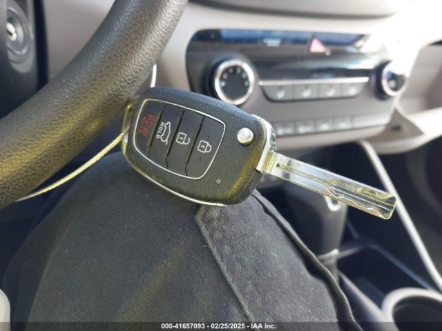 KM8J33A42GU238820 Hyundai TUCSON SE