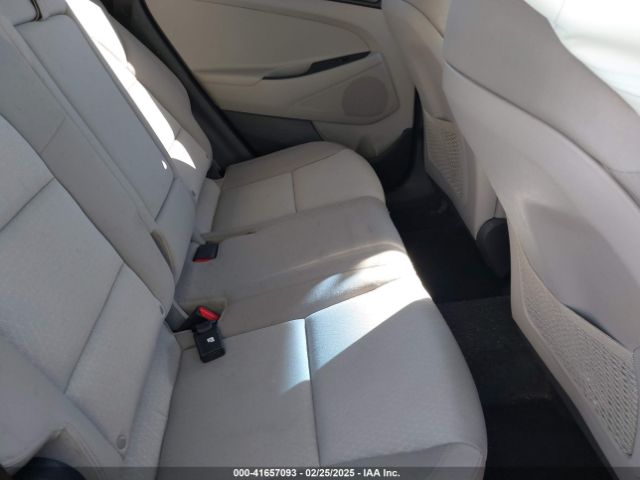 KM8J33A42GU238820 Hyundai TUCSON SE
