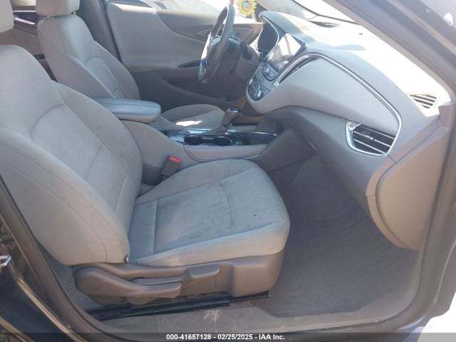 1G1ZE5ST9HF101827 Chevrolet MALIBU 1LT