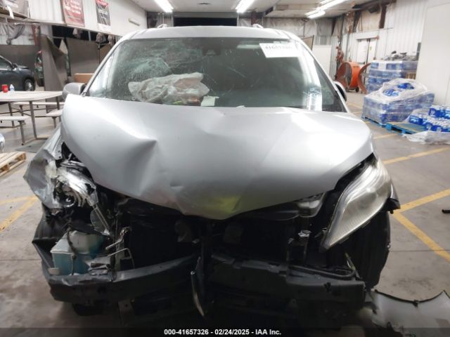 5TDKZ3DC3JS913564 Toyota Sienna Le 8 Passenger