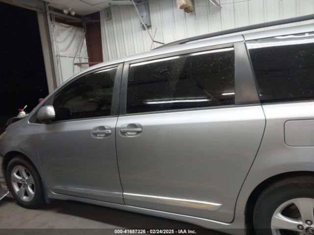 5TDKZ3DC3JS913564 Toyota Sienna Le 8 Passenger