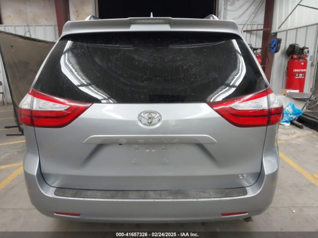 5TDKZ3DC3JS913564 Toyota Sienna Le 8 Passenger