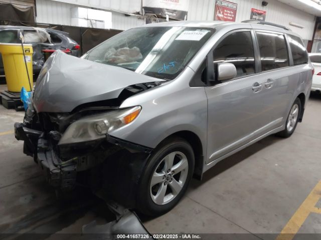 5TDKZ3DC3JS913564 Toyota Sienna Le 8 Passenger