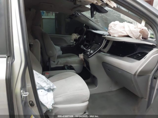 5TDKZ3DC3JS913564 Toyota Sienna Le 8 Passenger