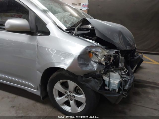5TDKZ3DC3JS913564 Toyota Sienna Le 8 Passenger