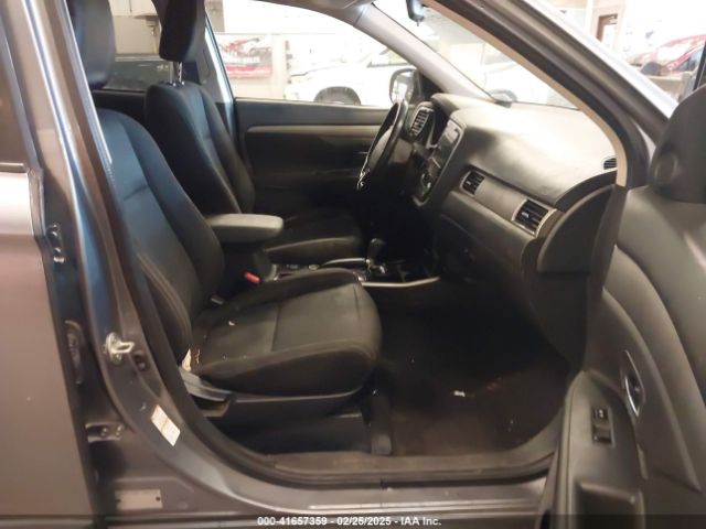 JA4AD3A33HZ043705 Mitsubishi Outlander Se