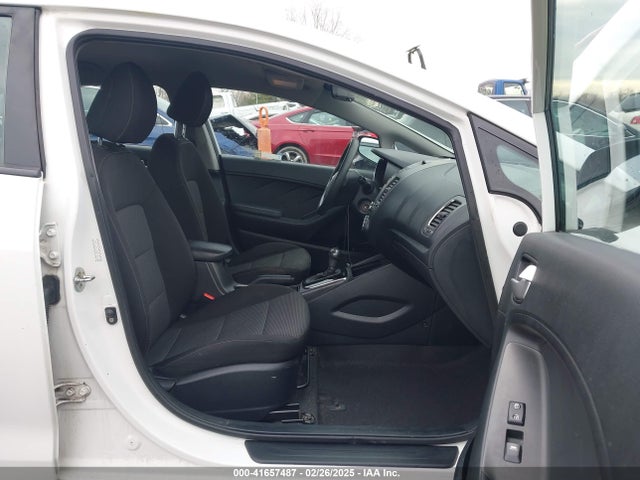KNAFK5A81J5773163 KIA FORTE LX