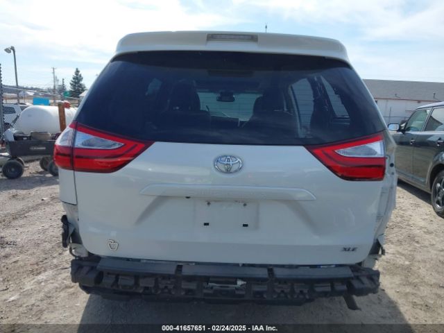 5TDYZ3DC5HS855137 Toyota Sienna Xle 8 Passenger