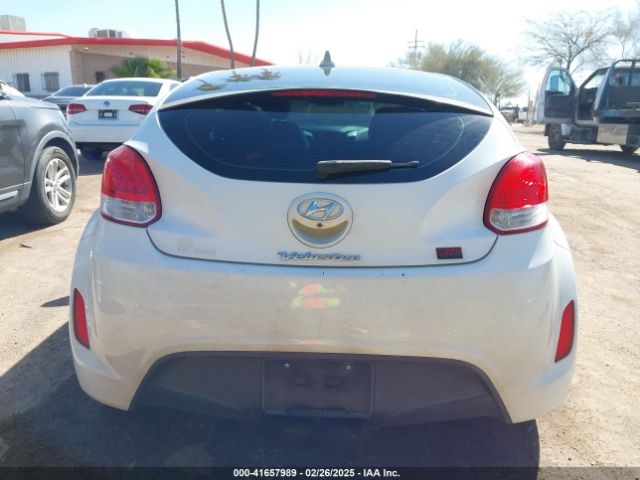 KMHTC6AD0FU218607 Hyundai Veloster Flex