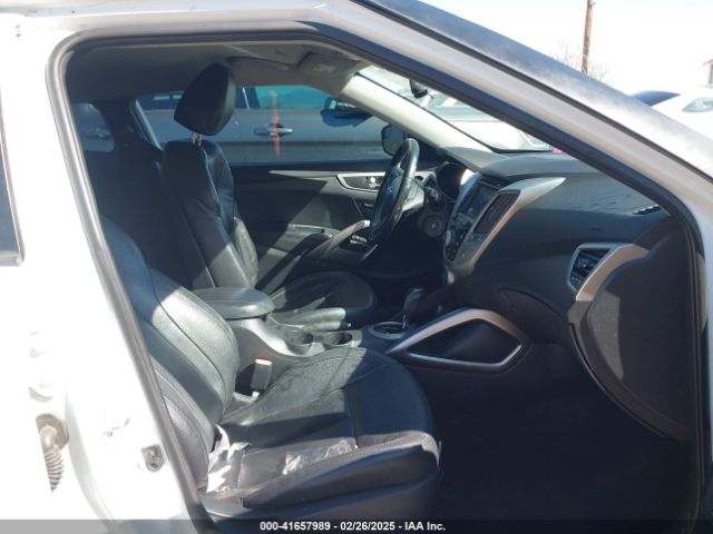 KMHTC6AD0FU218607 Hyundai Veloster Flex