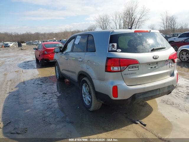 KIA SORENTO LX 2015 5XYKT3A65FG620947 Image 3