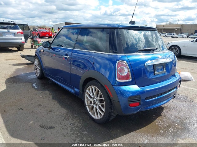 2012 MINI COOPER WMWSU3C55CT260643 Photo 2