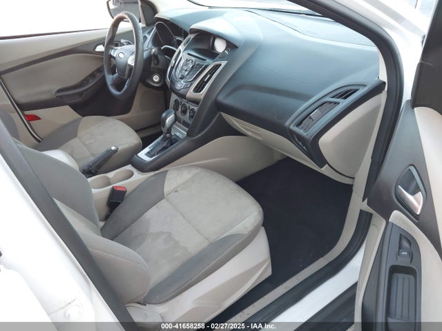 1FADP3F28EL455827 Ford FOCUS SE
