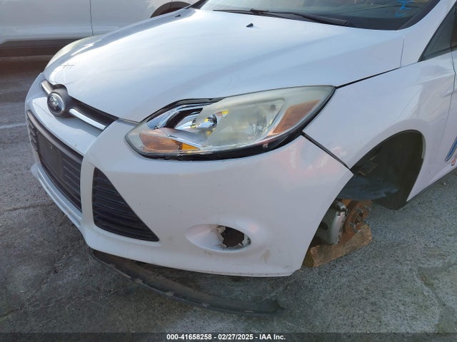 1FADP3F28EL455827 Ford FOCUS SE