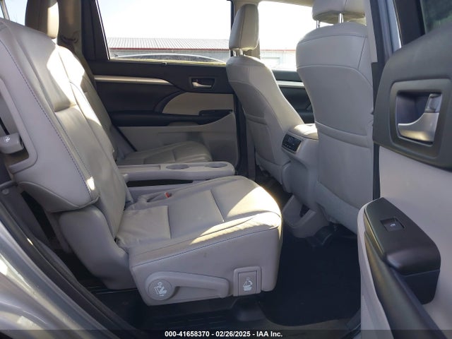 Toyota Highlander Xle 2017 5TDJZRFH1HS522415 Image 8
