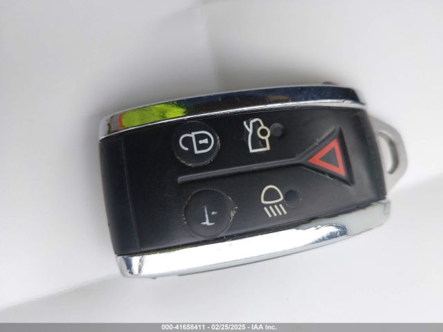 2010 JAGUAR XF SAJWA0HE8AMR78233 Photo 10