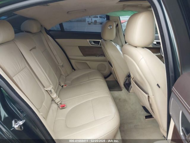 2010 JAGUAR XF SAJWA0HE8AMR78233 Photo 7