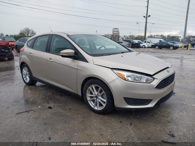 Ford FOCUS SE 2017 1FADP3K21HL262395 Image 1