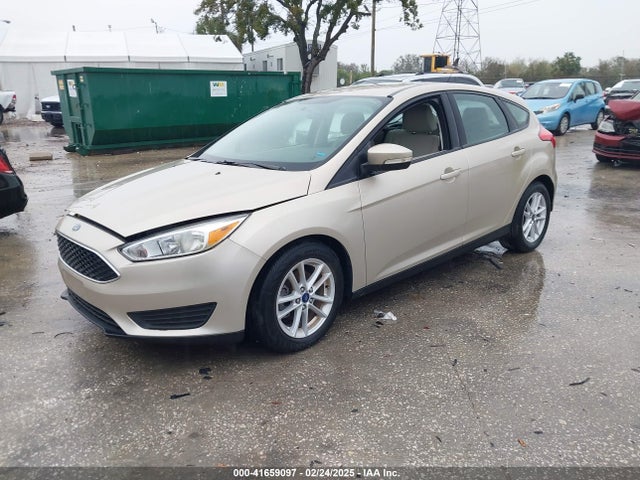 Ford FOCUS SE 2017 1FADP3K21HL262395 Image 2