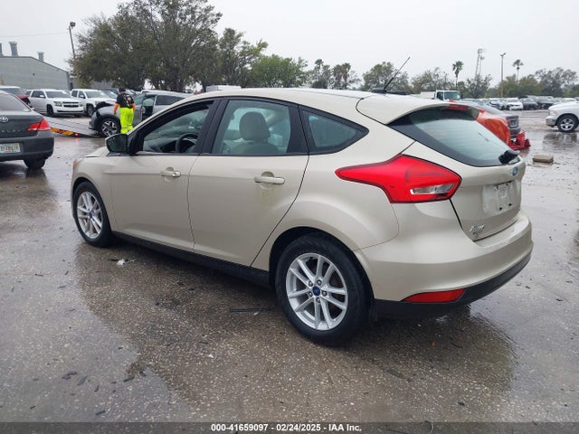 Ford FOCUS SE 2017 1FADP3K21HL262395 Image 3