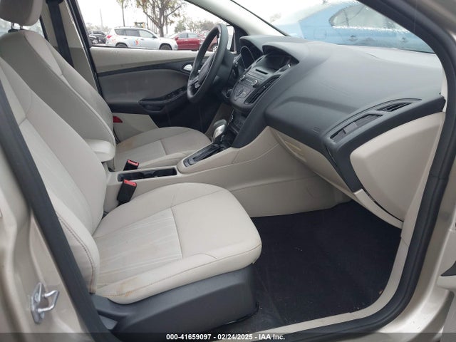Ford FOCUS SE 2017 1FADP3K21HL262395 Image 5