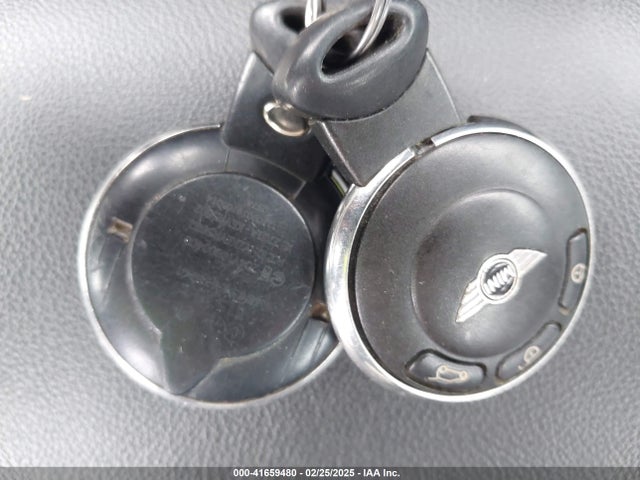 2011 MINI COOPER WMWSU3C50BTX97225 Photo 10