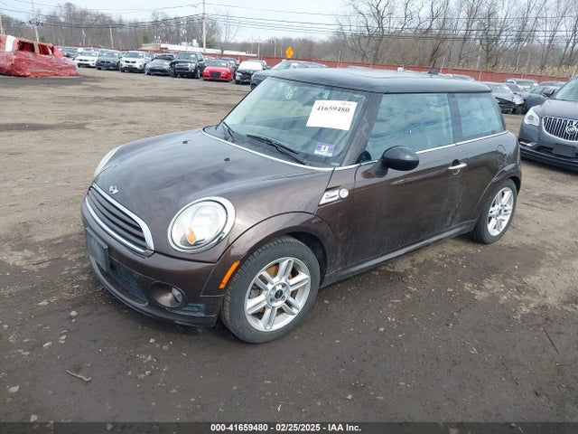 2011 MINI COOPER WMWSU3C50BTX97225 Photo 1