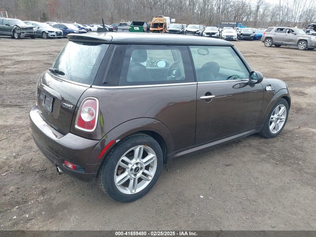 2011 MINI COOPER WMWSU3C50BTX97225 Photo 3