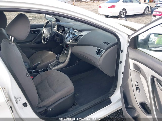 5NPDH4AE9GH771131 Hyundai ELANTRA SE