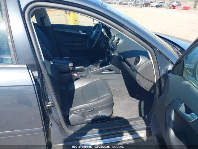 2011 AUDI A3 WAUBEAFM8BA130872 Photo 4