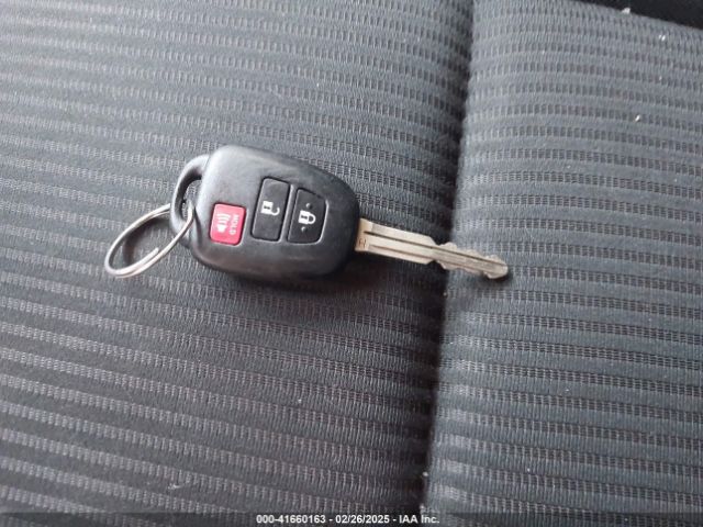 JTMBFREV8JJ221731 Toyota RAV4 LE